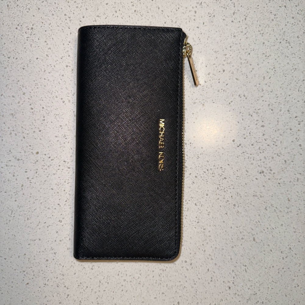 Michael Kors Jet Set Travel Large Saffiano Leather Quarter-Zip Wallet